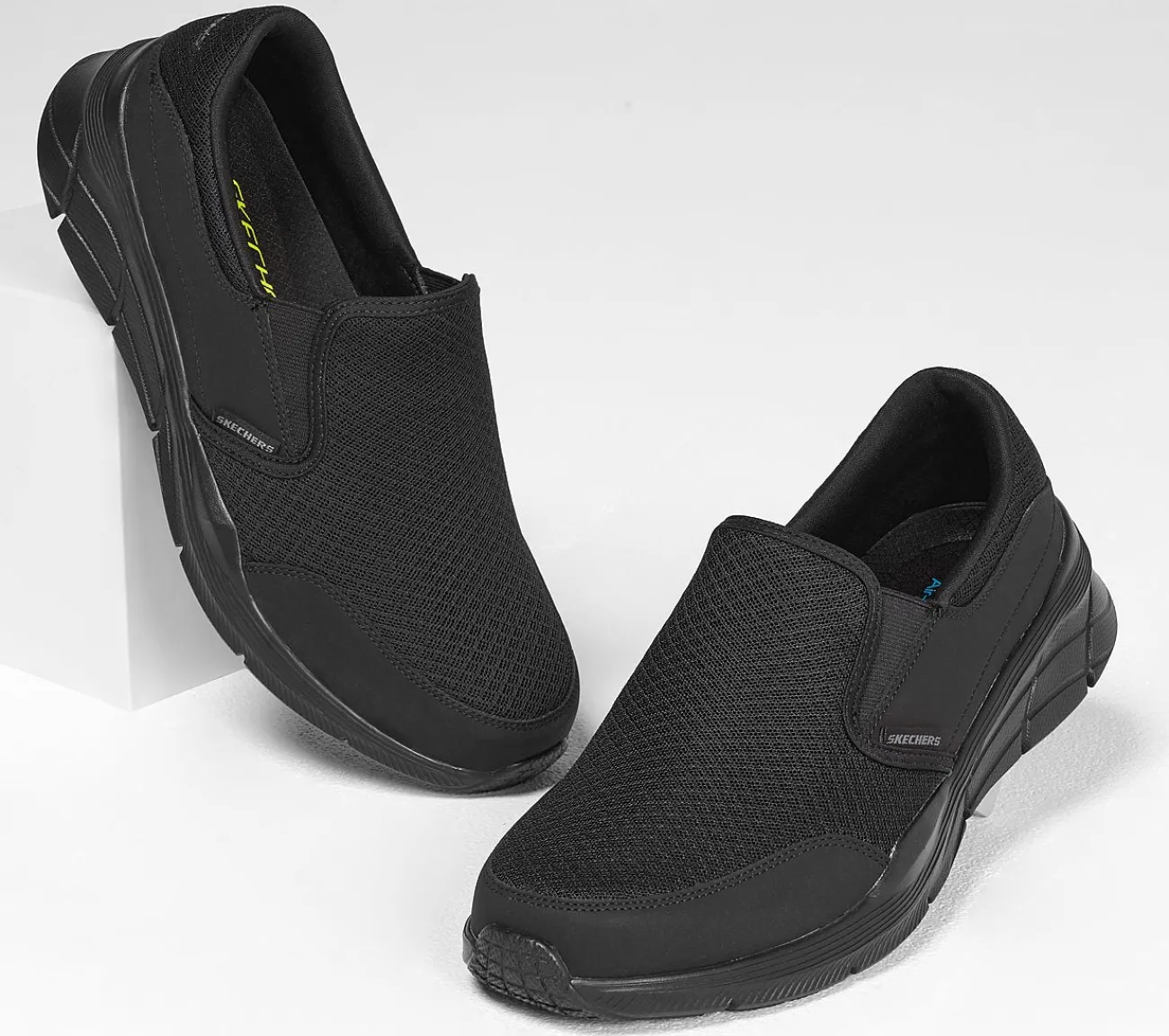 SKECHERS Relaxed Fit: Equalizer 4.0 - Persisting BBK Hot